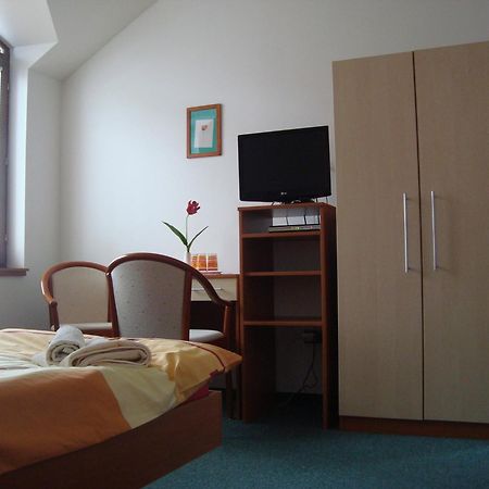 Hotel U Kapra Lázně Bělohrad Bagian luar foto