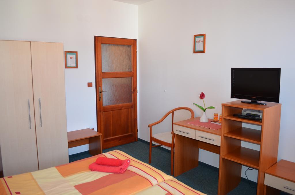 Hotel U Kapra Lázně Bělohrad Bagian luar foto