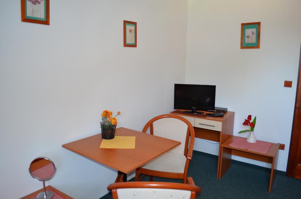 Hotel U Kapra Lázně Bělohrad Bagian luar foto