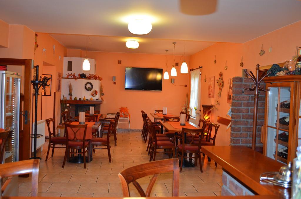 Hotel U Kapra Lázně Bělohrad Bagian luar foto