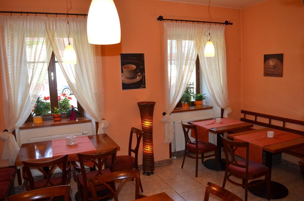 Hotel U Kapra Lázně Bělohrad Bagian luar foto
