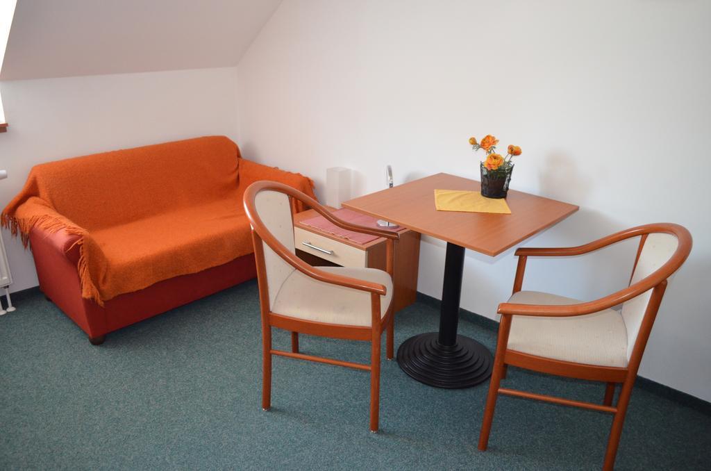 Hotel U Kapra Lázně Bělohrad Bagian luar foto