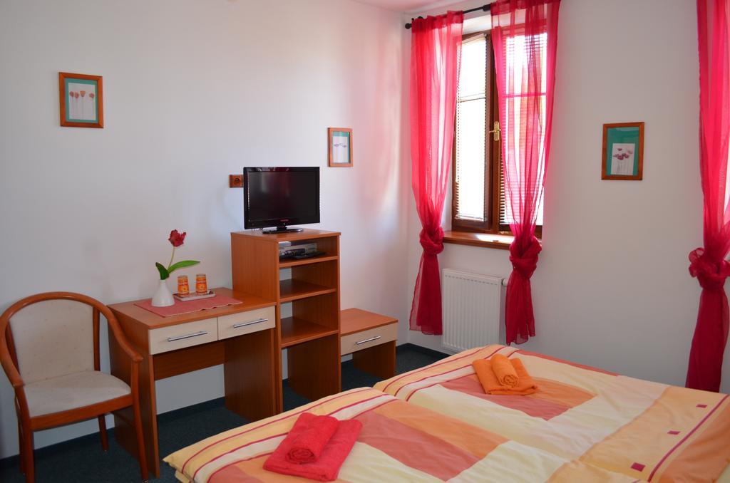 Hotel U Kapra Lázně Bělohrad Ruang foto