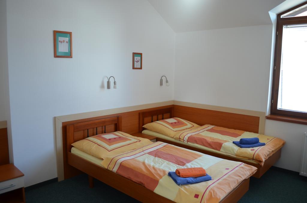 Hotel U Kapra Lázně Bělohrad Ruang foto