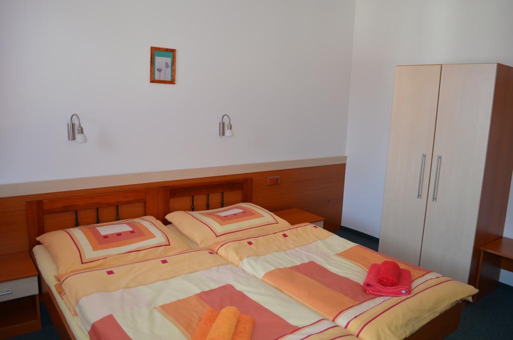 Hotel U Kapra Lázně Bělohrad Ruang foto