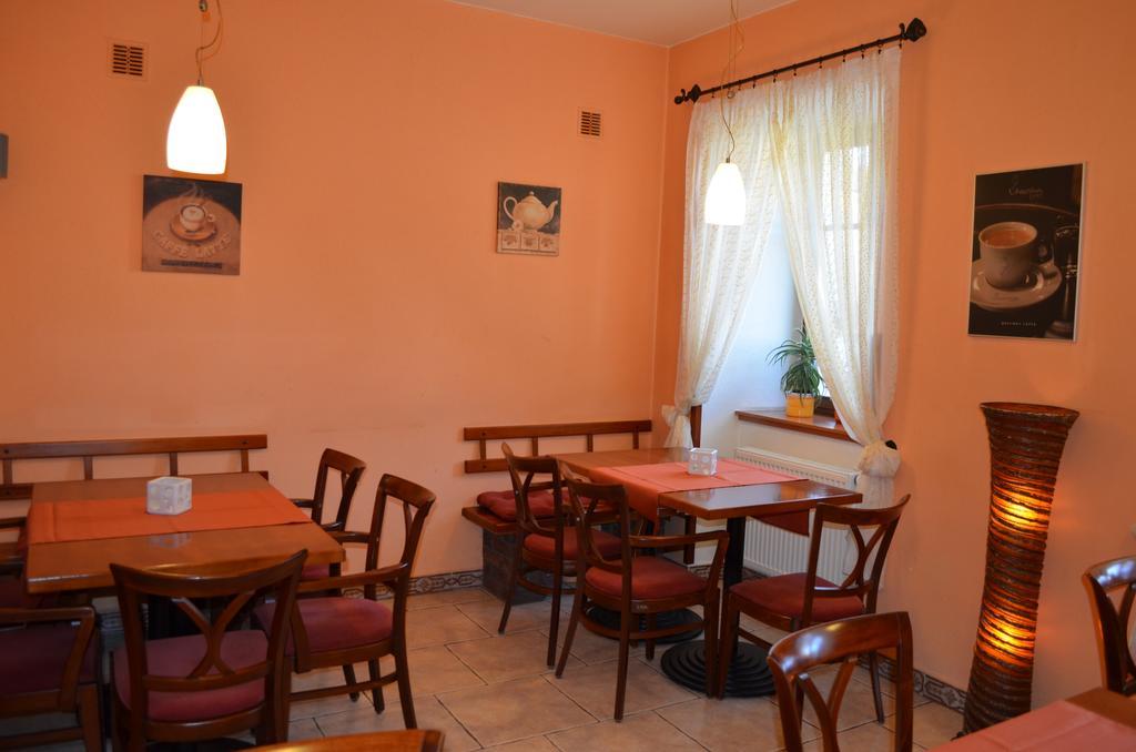 Hotel U Kapra Lázně Bělohrad Bagian luar foto